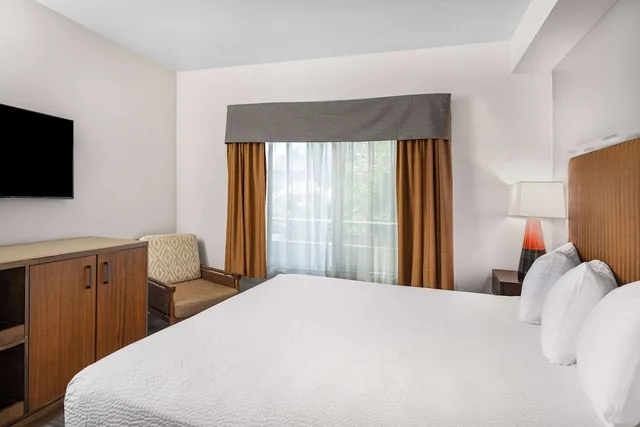 جناح بسريرين مزدوجين، Ramada by Wyndham Bakersfield North 1/5