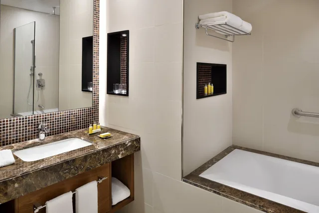 Guest Room, 2 Double Beds, Concierge Level، الحي الدبلوماسي الرياض - شقق ماريوت التنفيذية(Riyadh Diplomatic Quarter - Marriott Executive Apartments) 3/3