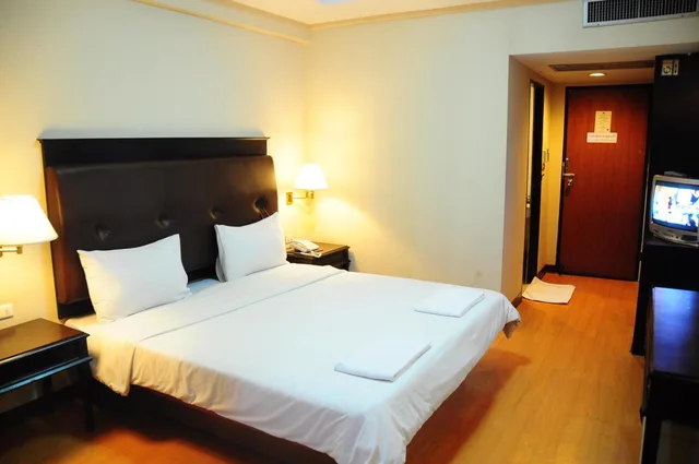 غرفة قياسية بسرير كينج، Roma Hotel 2/3