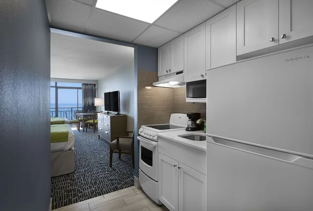 Standard, 2 Queen Beds, Ocean Front, Balcony، Dayton House Resort, BW Signature Collection 2/3