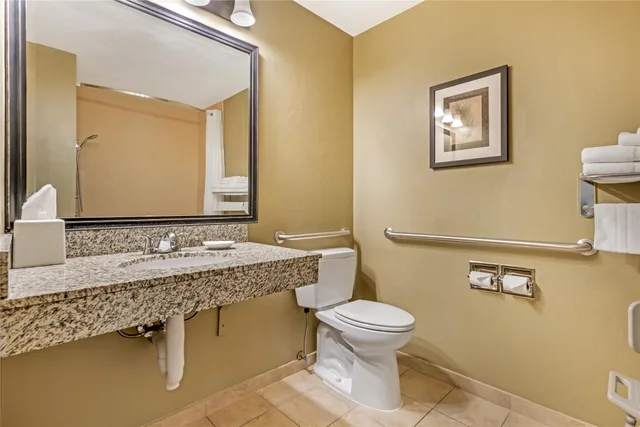 غرفة بسرير كينج لذوي الإعاقة، Best Western Plus Canyon Pines 3/4