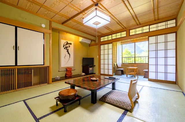 غرفة يابانية بفرشتي فوتون بأرضية تاتامي، Ryokan Yakenoyu 1/1
