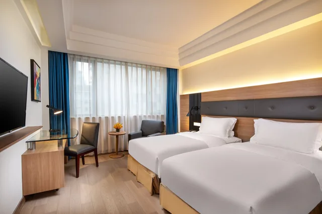 غرفة بريميوم بسريرين منفصلين، Holiday Inn Shanghai Hongqiao Central 1/3