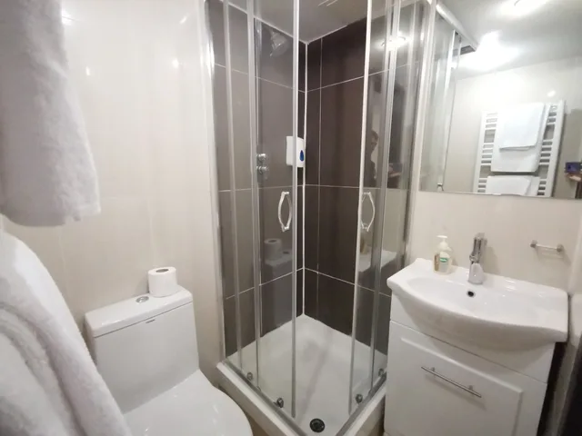 Economy Double Basement room، The Royale Chulan Hyde Park 9/10