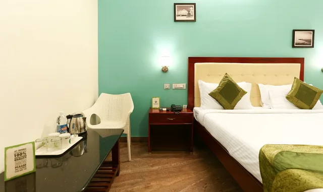 غرفة قياسية بسرير كينج، Treebo Grace Inn 5/10
