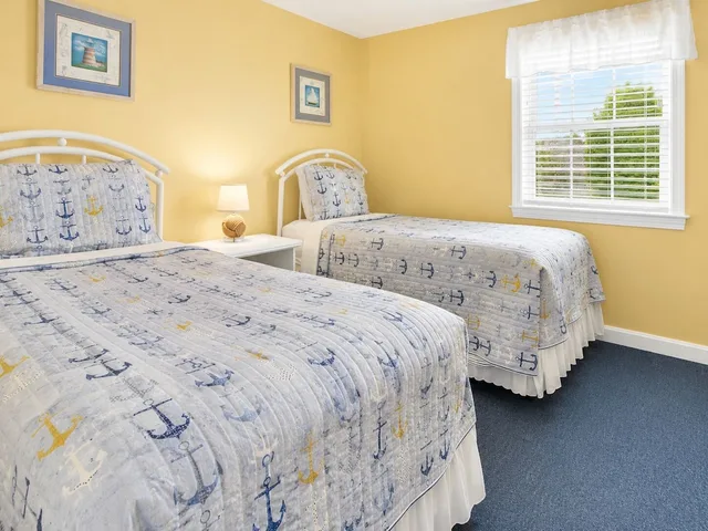 2 Bedrooms, Cottage, Queen and Twin Beds, 2 Bathrooms, Sofa، Colonial Acres Resort 1/10