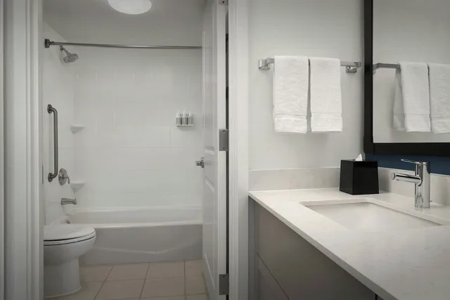 1 Bedroom, Suite, King Bed, Sofa, Residence Inn by Marriott Bellevue Downtown 4/6