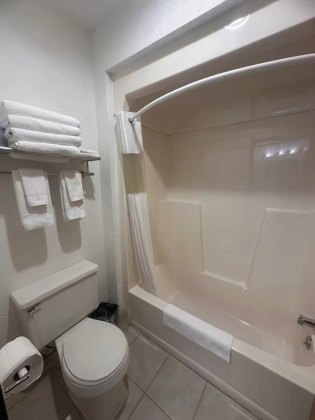 غرفة قياسية بسريرين مزدوجين، Pictured Rocks Inn & Suites 6/6