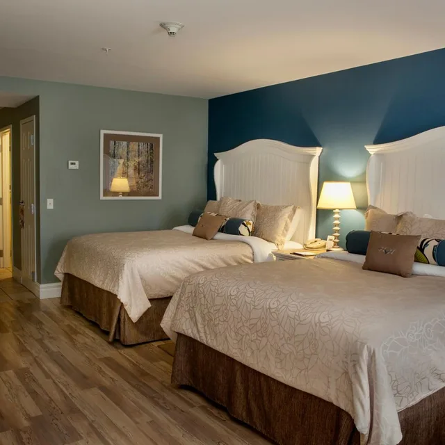 Room, 2 Queen Beds, Village View، Watkins Glen Harbor Hotel 3/7