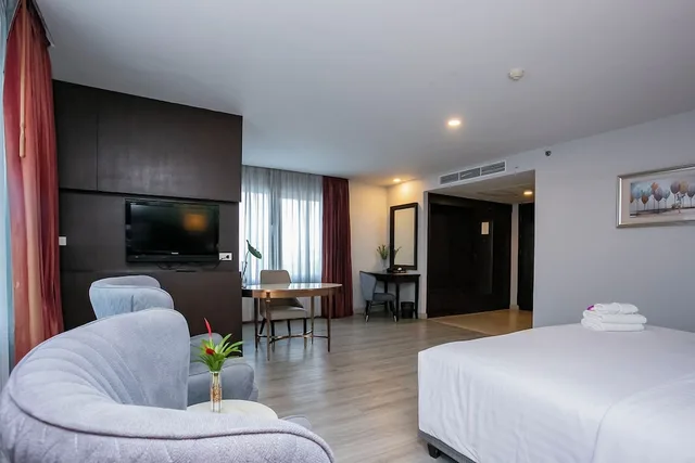 غرفة بزنس ركنية بسرير كينج، Empress Pattaya Hotel 3/10