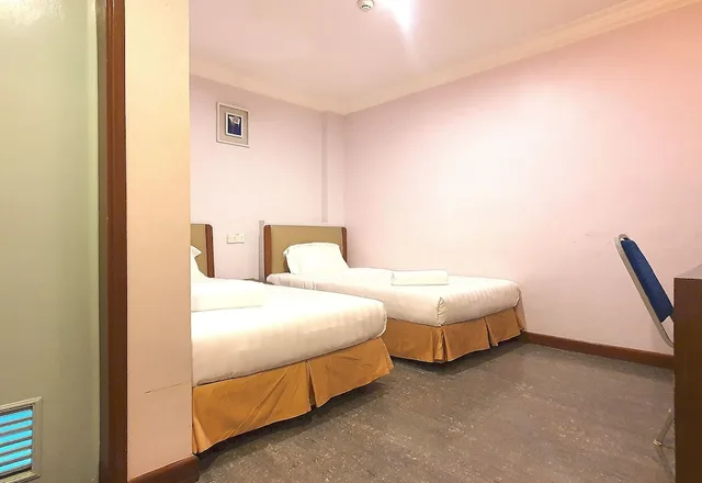 غرفة قياسية بسريرين منفصلين، Capital O 90939 Sandakan Central Hotel 3/4