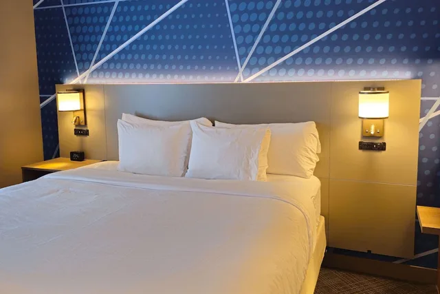 Standard, King Bed, Comfort Inn & Suites at Sanford Sports Complex 2/8