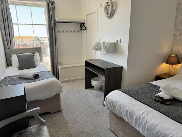 Silver, Family, 1 Double and 1 Single Bed، Hotel Mon Ami 3/10