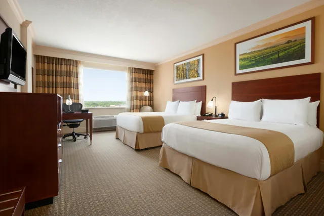 غرفة بسريرين كوين، Doubletree By Hilton Hotel Dallas Love Field 2/3