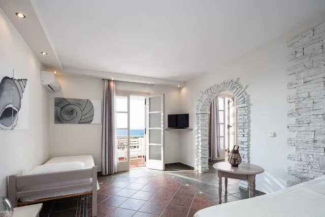 غرفة رباعية بإطلالة على البحر بشرفة، Kavuras Village Hotel & Suites 5/6
