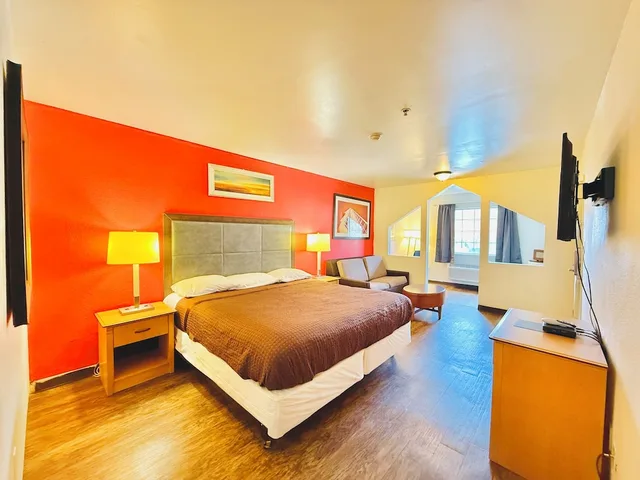 Suite, King Bed, Woodbridge Inn By OYO Rome 1/8