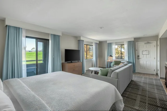 Studio, King Bed, Golf Course View, Kitchen, Accessible, Residence Inn Oxnard River Ridge 2/6