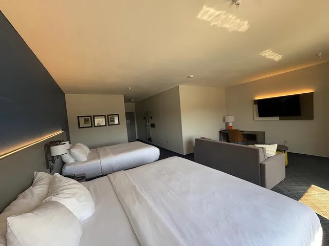Upgrade, Suite, 2 Queen Beds, Sofa, Accessible، Comfort Suites Crossville 5/9