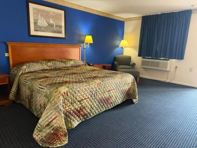 غرفة بسرير كينج للمدخنين، Americas Best Value Inn Wethersfield/Hartford 1/2