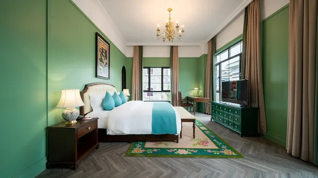 غرفة بريميوم بسرير كينج بإطلالة على الفناء، Hotel Indigo Heilong Lake 3/7
