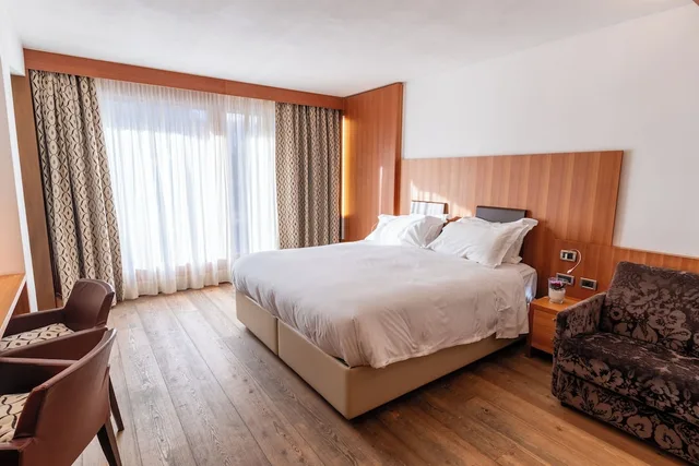 غرفة كلاسيكية ثلاثية بسرير مزدوج وسرير فردي، Hotel Alaska Cortina 8/10