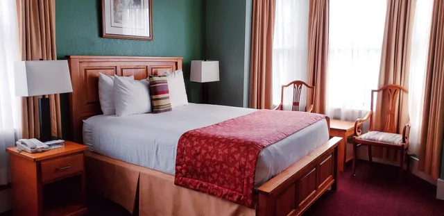 غرفة كلاسيكية بسرير كينج وسرير كوين، James Bay Inn Hotel Suites Cottage 2/8