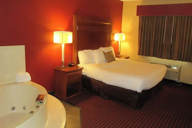 جناح بسرير كينج مع أريكة، Quality Inn & Suites Stillwater 2/2