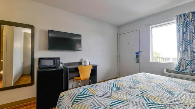غرفة بسرير كوين لذوي الإعاقة، Motel6 Gallup, NM 8/10