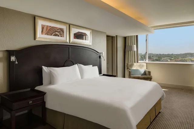 غرفة بريميوم بسريرين منفصلين بإطلالة على البحر، Southern Sun The Marine Hotel 3/6