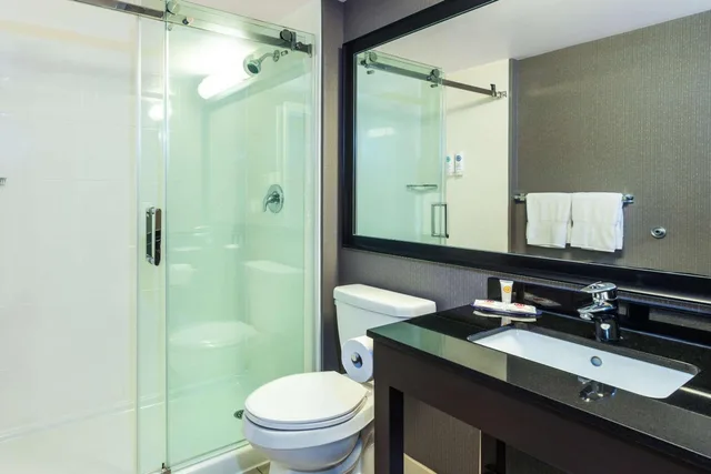 غرفة قياسية بسريرين كوين في الطابق الأرضي، Comfort Inn Gatineau 10/10