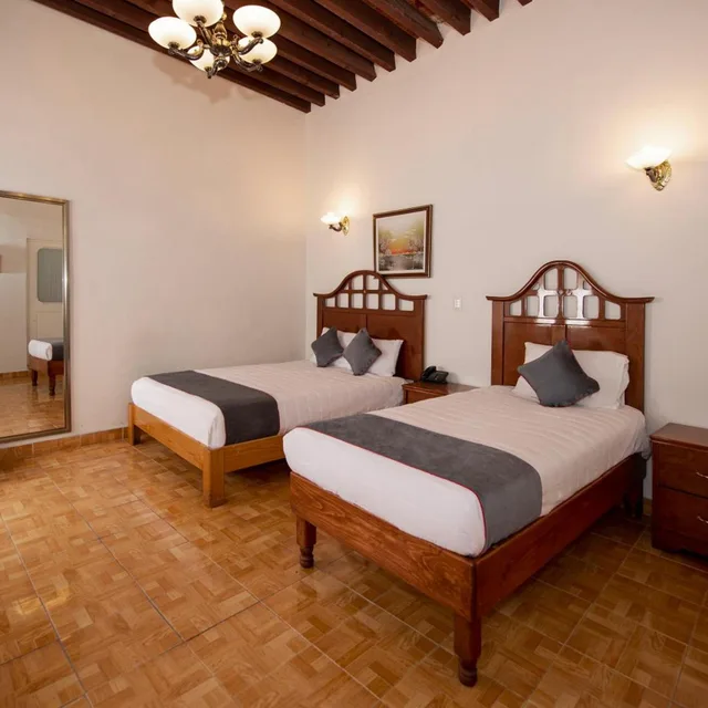 غرفة قياسية ثلاثية، Hotel Senorial 2/6
