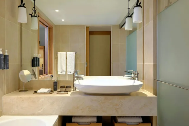 Garden, Infinity, Guest Room, Superior, King Bed, Sofa، The Westin Resort, Costa Navarino 3/11