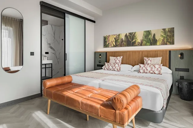 Chill, Twin Beds، Elegance Miramar Hotel 2/7
