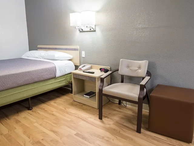 غرفة قياسية بسرير كوين، Studio6 Miamisburg, OH - Dayton 4/6