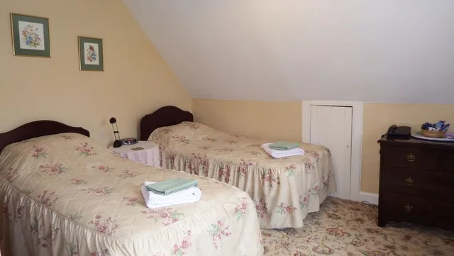غرفة بسرير مزدوج أو سريرين منفصلين، Whitchester Christian Guest House 3/3
