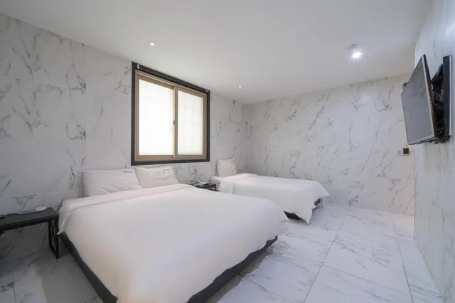 جناح عائلي، Hotel Ignis 2/10