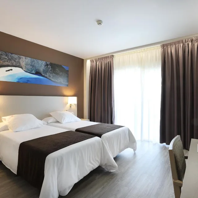 Room, Twin Beds, Accessible, Helios Hotel 2/8