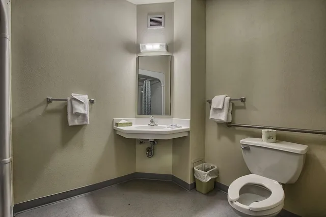 غرفة قياسية بسرير كينج، Motel6 London, ON - Ontario 10/10