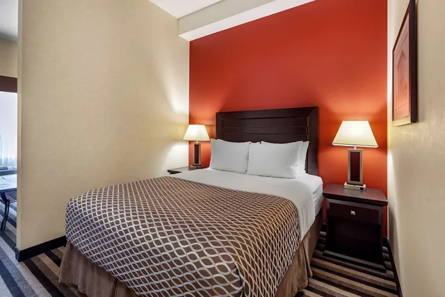 غرفة قياسية بسرير كينج، Best Western Plus Meridian Hotel 6/10