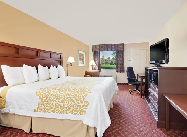 غرفة بسرير كينج، Days Inn by Wyndham Paris 3/4