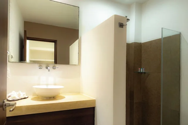 غرفة بسرير كوين بإطلالة على البحر، Koox Quinto Sole Boutique Hotel 8/8