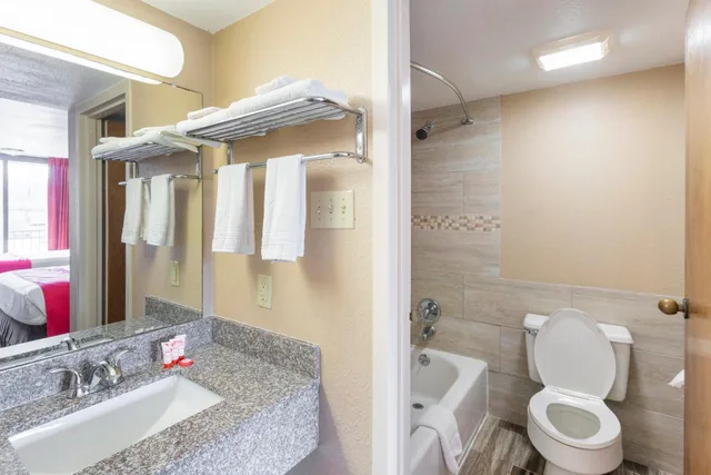 غرفة بسرير مزدوج، Hotel Port Allen LA I-10 West 8/10