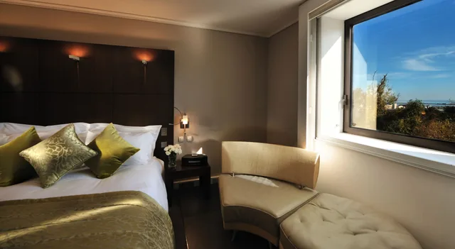 غرفة فاخرة بسرير كينج بإطلالة على المدينة مع دخول صالة النادي، Sofitel Algiers Hamma Garden 2/8