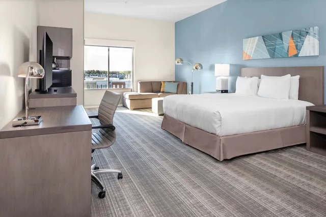 جناح استوديو بسرير كينج مع أريكة لذوي الإعاقة، Hyatt House Charlotte Rea Farms 2/5