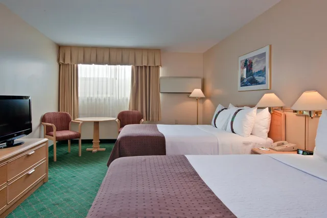 غرفة بسرير كينج وسريرين كوين، Days Inn Stephenville 5/10