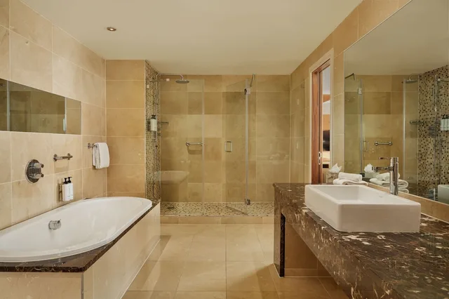 غرفة جونيور بسرير كوين، The Gateway Hotel Dundalk 2/2