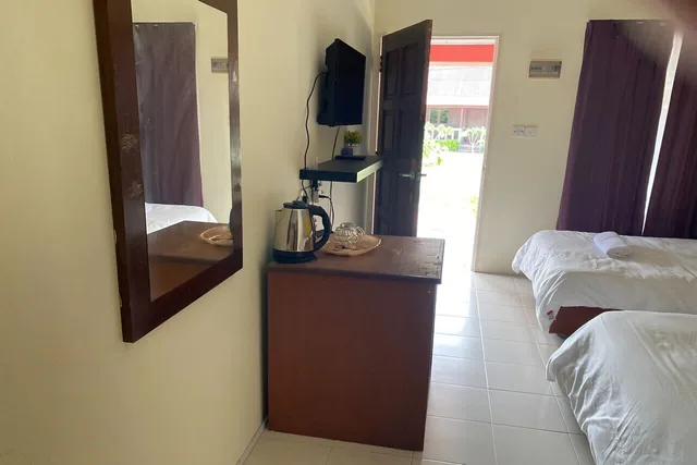 Standard Triple, Corrie Chalet Langkawi 2/4