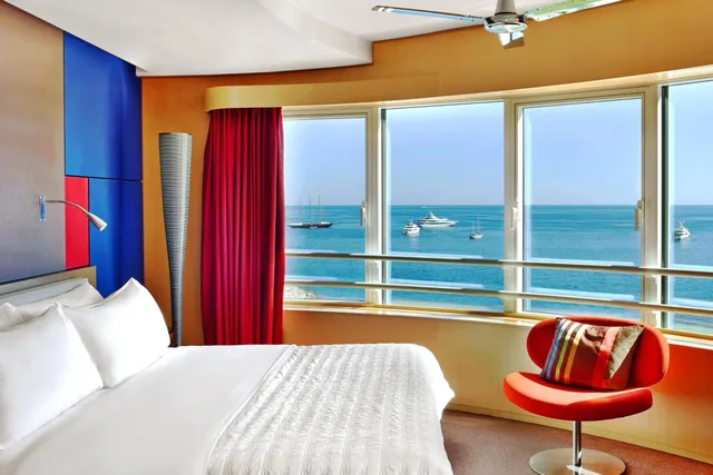 Design, Guest Room, King Bed, Sea View, Crystal Tower، Le Meridien Beach Plaza 2/10