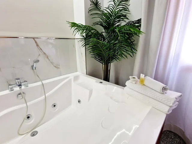 جناح بجاكوزي، Hotel Plaza del Castillo 7/9