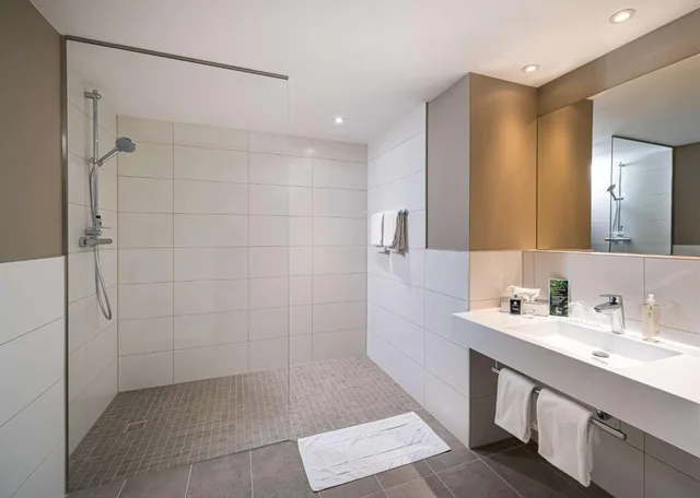 Deluxe, Apartment, elaya hotel oberhausen, Trademark by Wyndham 2/2